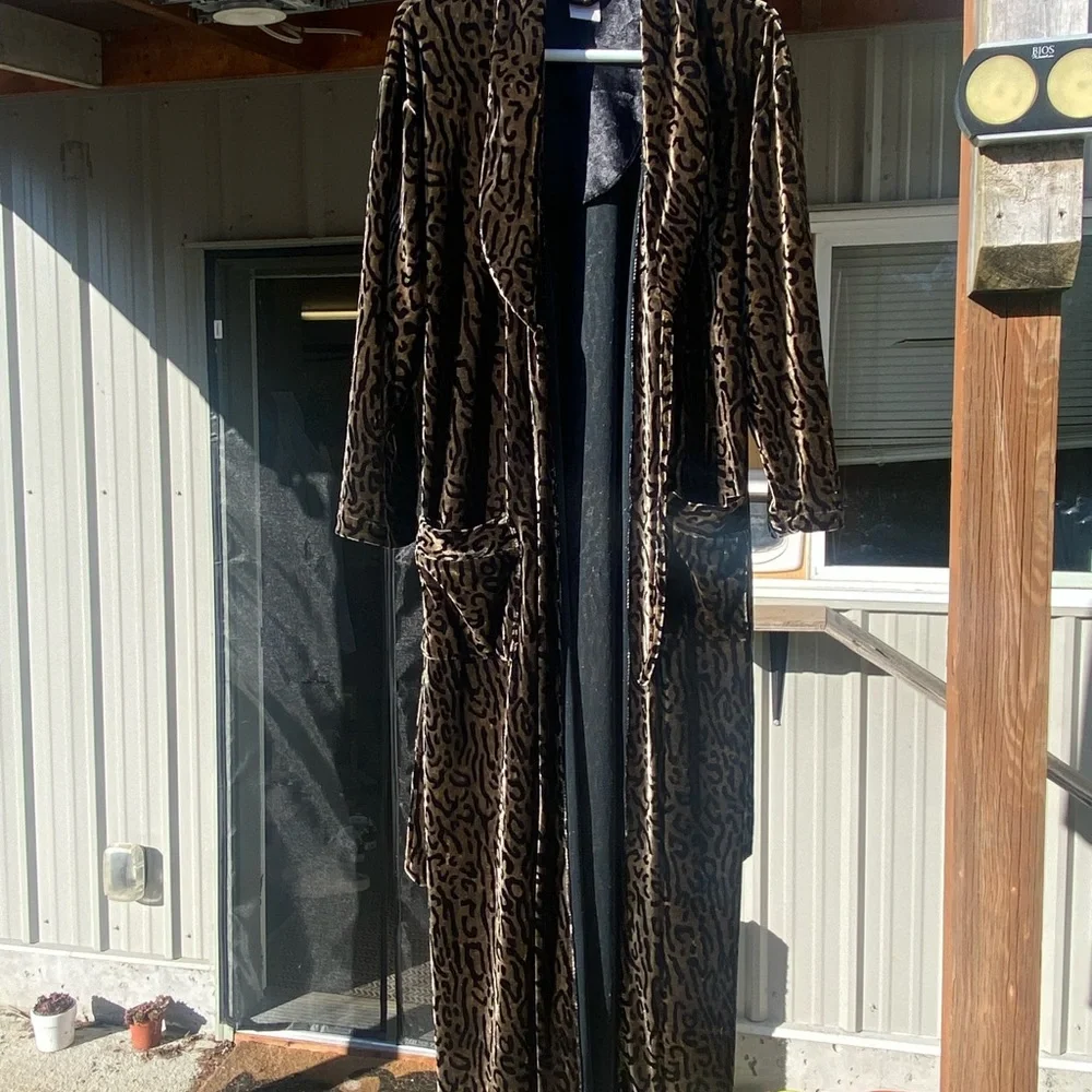 Leopard Print Velvet Robe S/M - Picture 2 of 8
